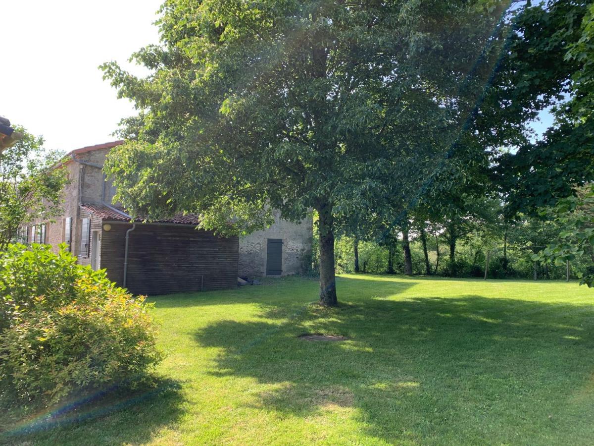 Chambres D'Hotes Logis Charrier Le Petit Bignon Les Épesses Exterior foto